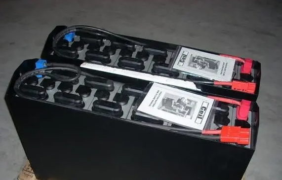 BT叉車電池的基本特性(詳解BT叉車電池注意事項(xiàng)及應(yīng)用規(guī)格)